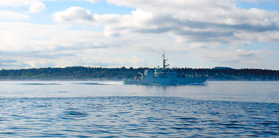 [ Naval reserve ship ]