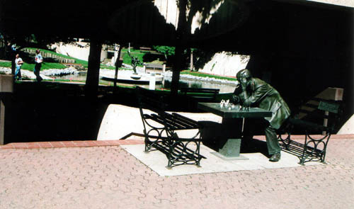 [ Chess statue ]