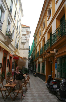 [ Outside the Hotel Murillo ]