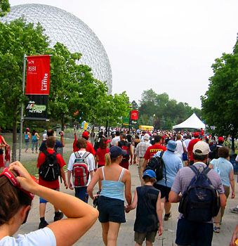[

The crowds heading for the track ]