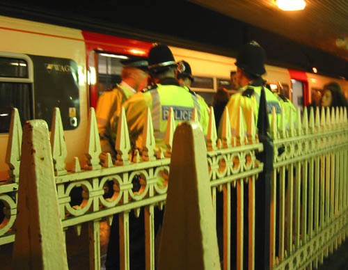 [ Police waiting for the train ]