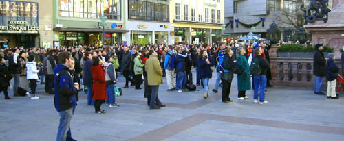 [ Glockenspiel crowd ]