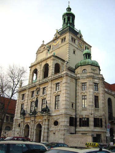 [ Bavarian National Museum ]