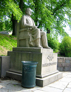 [ 
Roosevelt statue ]
