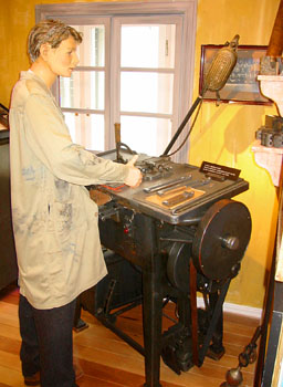 [ 
Newspaper museum dummy ]