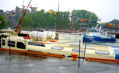 [ 
Batservice tour boat ]