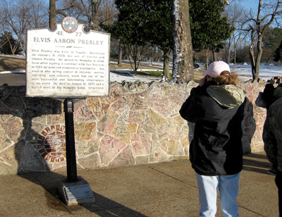 [ Tourists take photos outside Graceland ]