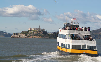 [ Boats heading out to Alcatraz ]