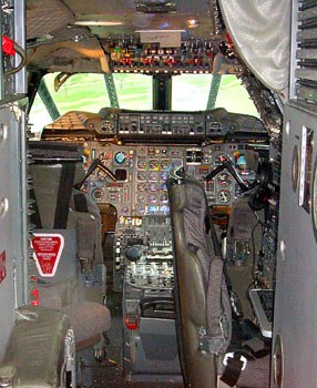 [ Concorde cockpit 

]