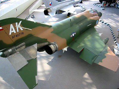 [ F-4 Phantom 

]