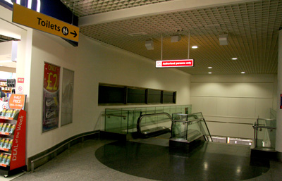 [ Confusing signs at Heathrow ]