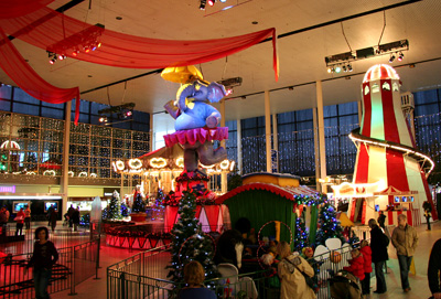 [ Elaborate Christmas decorations in the mall ]